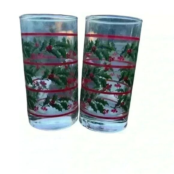 Vintage Holly Berry Christmas glass cups - Picture 1 of 4